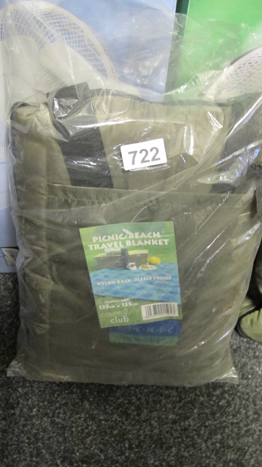 Lot 722: Picnic blanket