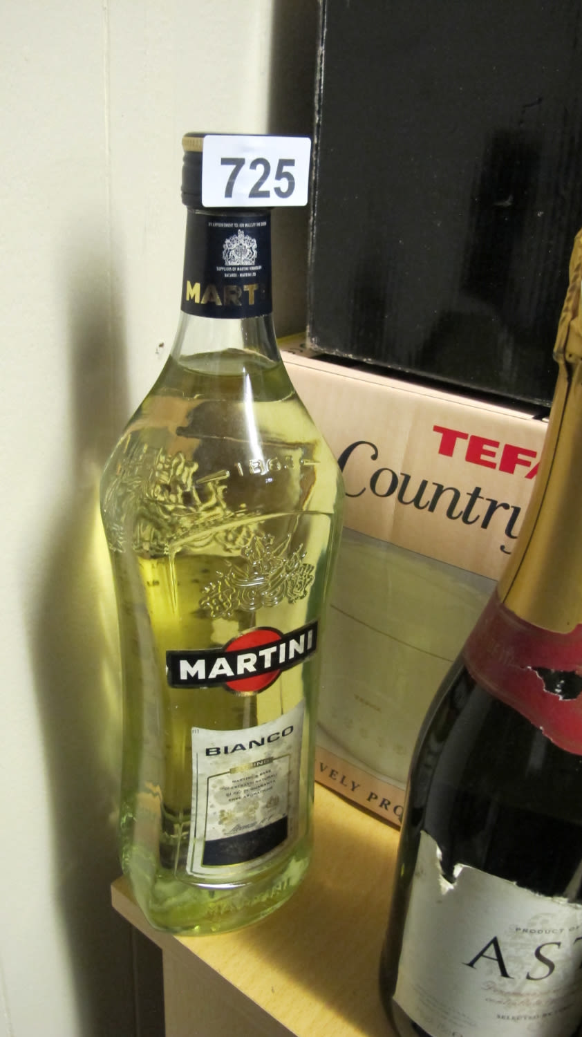 Lot 725: Martini Bianco