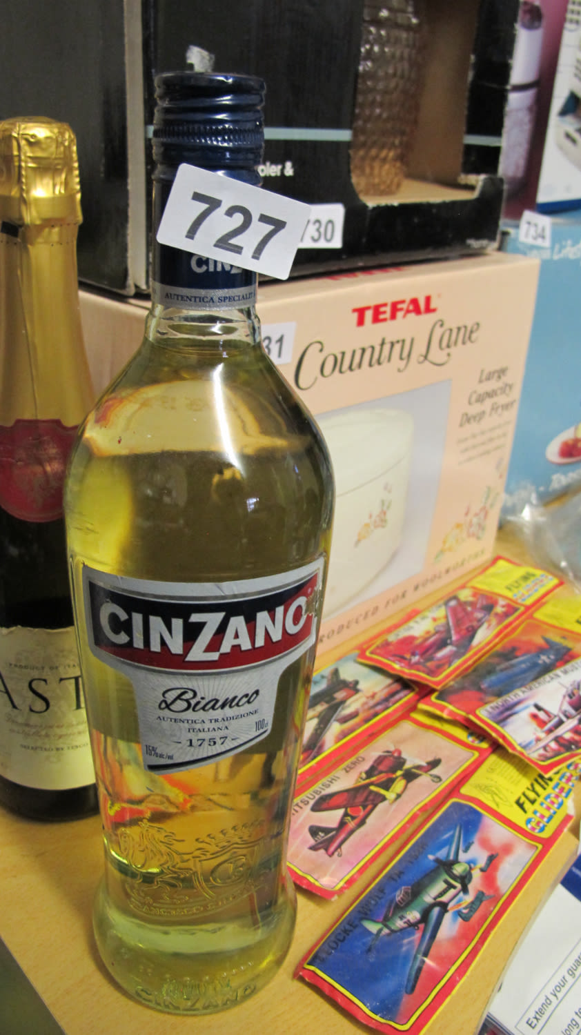 Lot 727: Cinzano Bianco