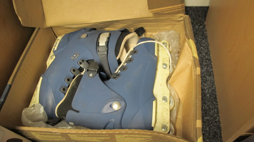 Lot 743: Inline roller skates size 9.5