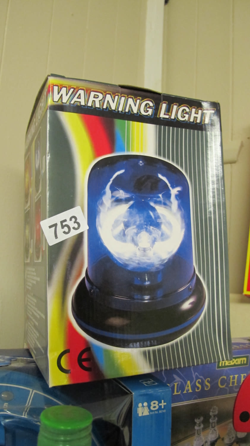 Lot 753: Flashing warning light