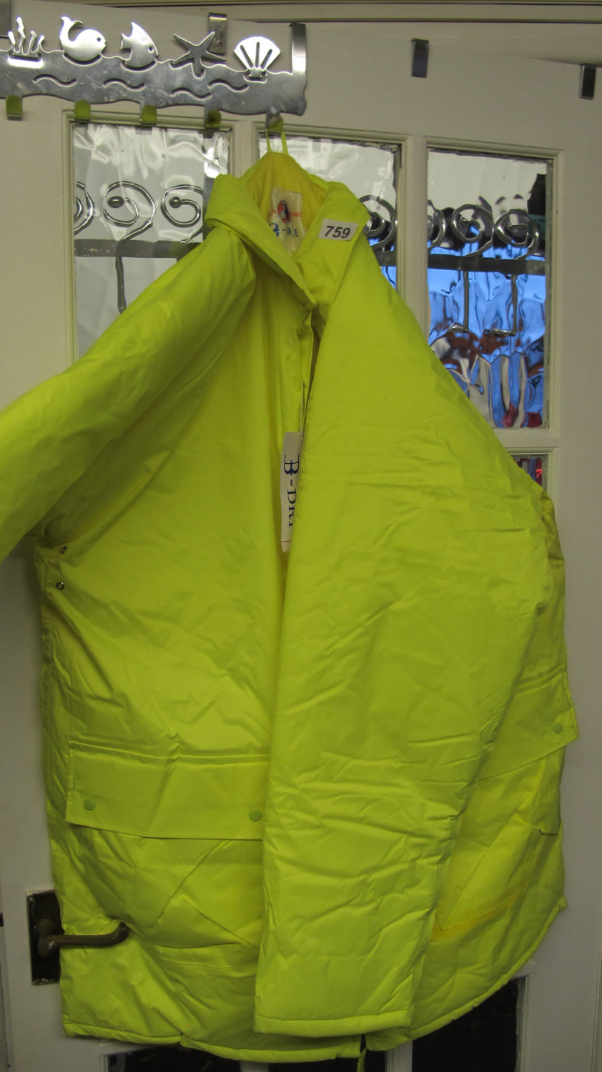 Lot 759: Builders padded warm hi  visibility jacket size XL