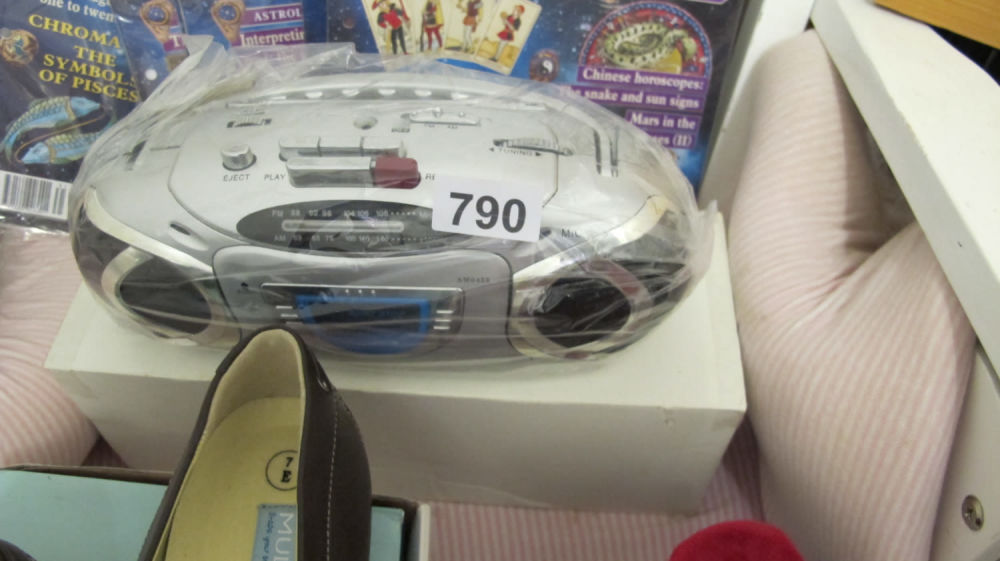 Lot 790: Cassette radio