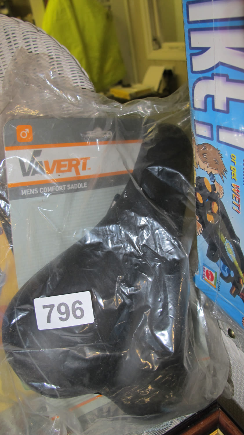 Lot 796: New comfort saddle