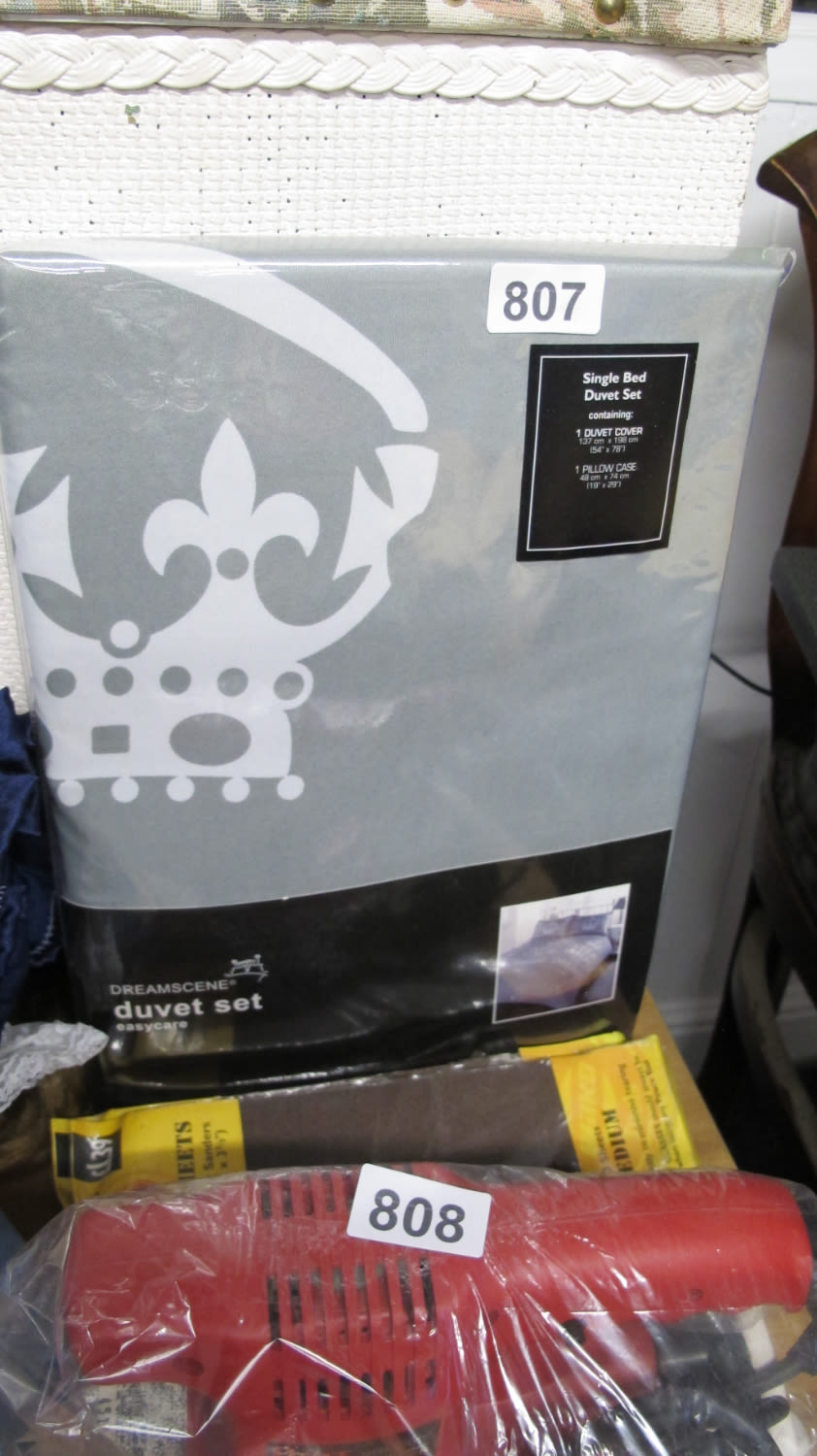 Lot 807: Single bed duvet set