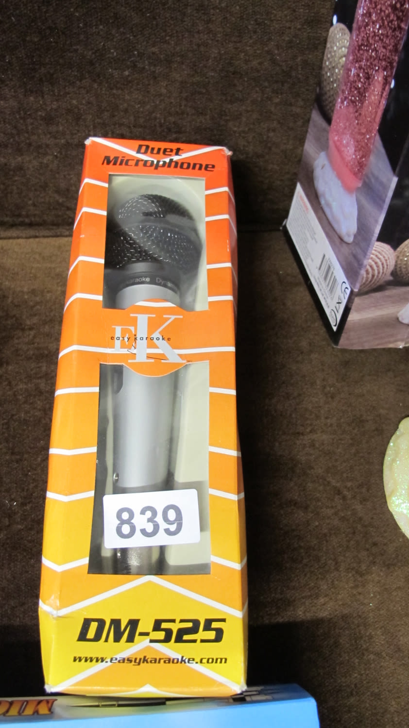 Lot 839: ***