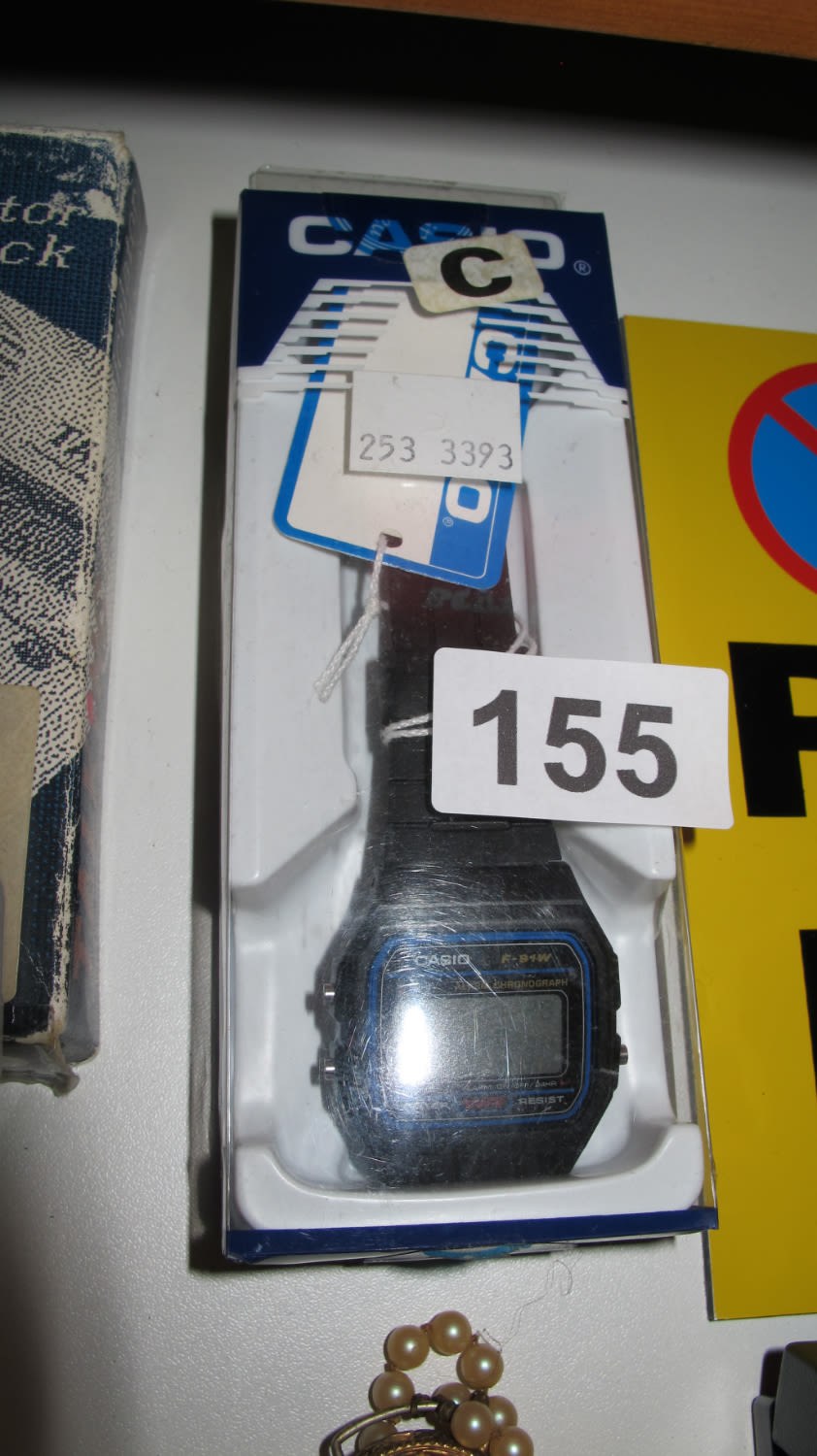 Lot 155: Casio F91W retro watch new