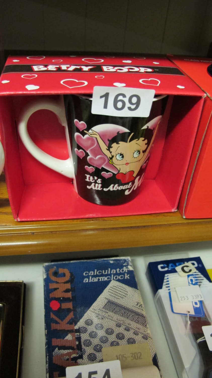 Lot 169: Boxed Betty Boop mug