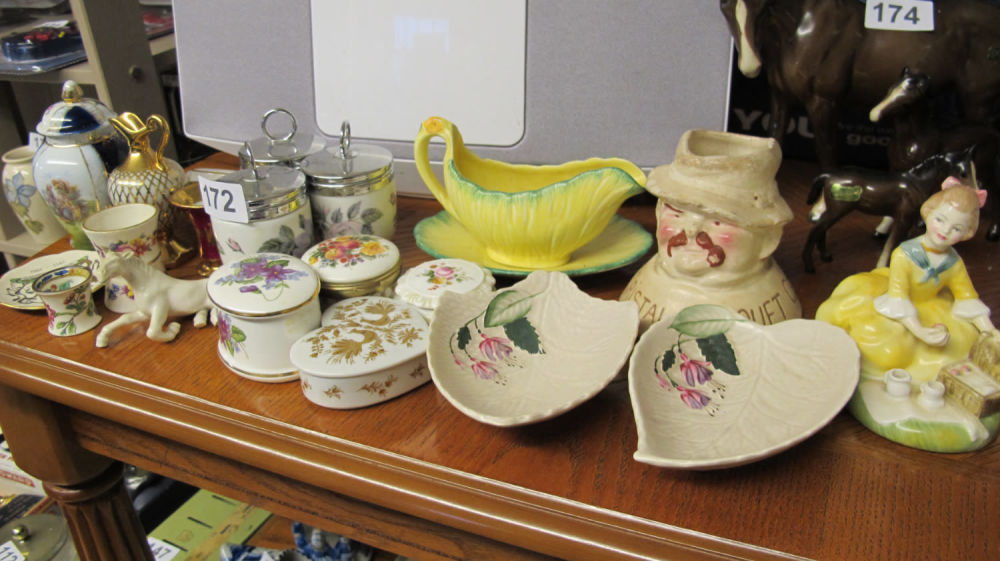 Lot 172: Collection of various ceramics