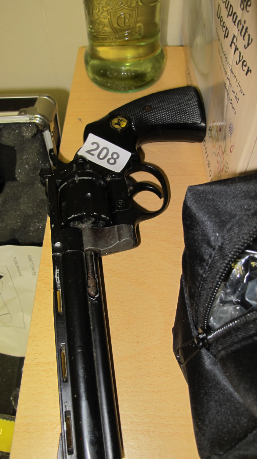 Lot 208: heavy Toy gun
