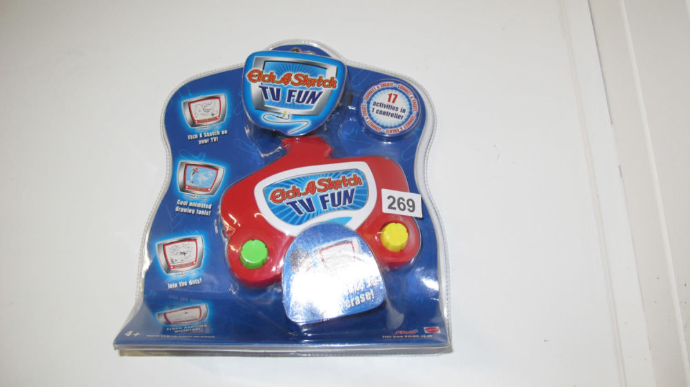 Lot 269: etch a sketch tv fun game