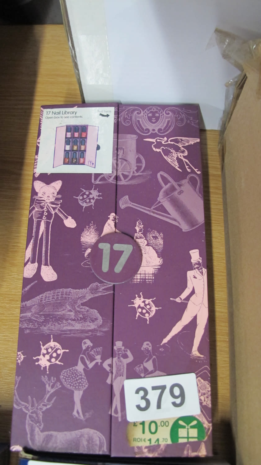 Lot 379: No7 Nail polish gift set