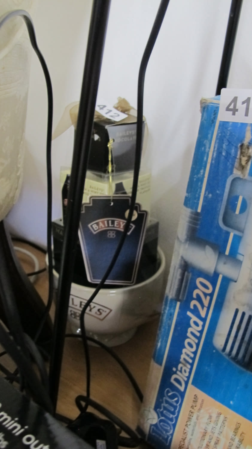 Lot 412: Baileys gift set
