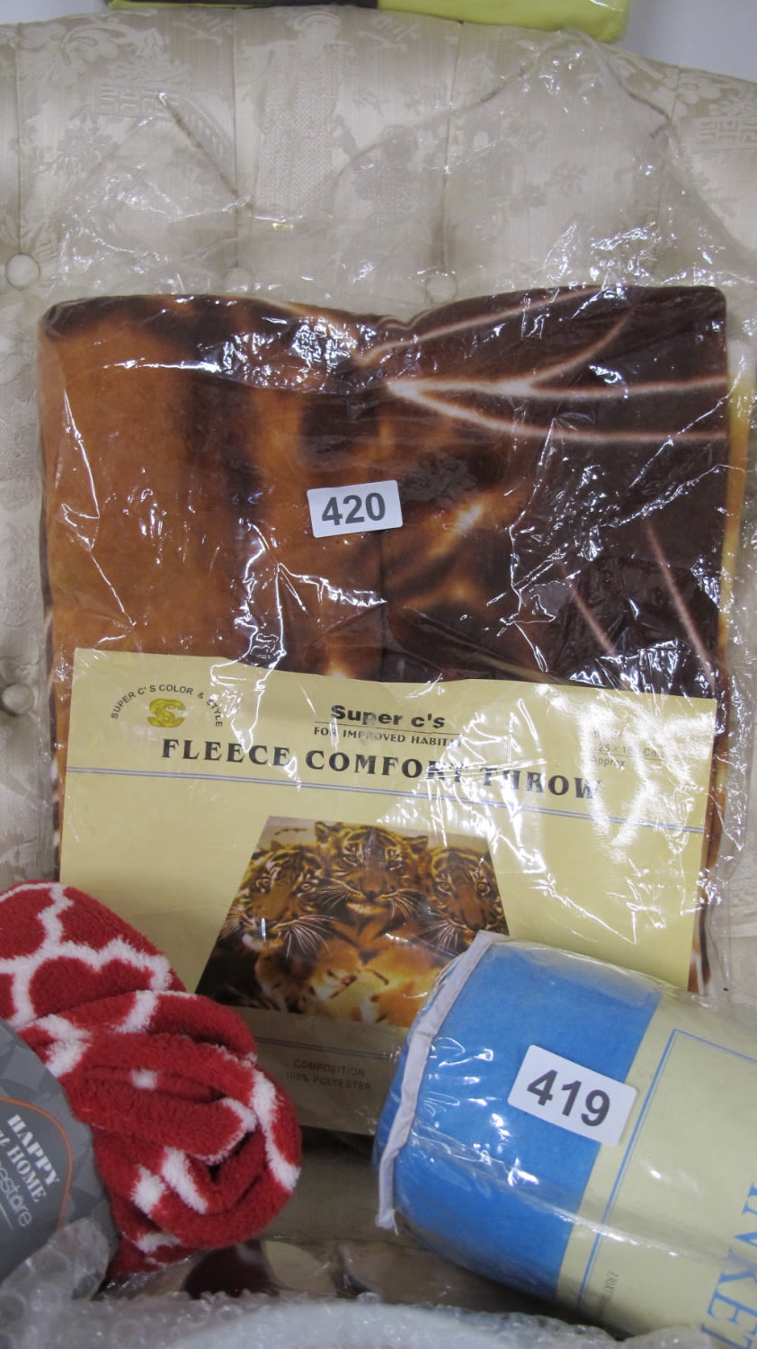 Lot 420: Fleece blanket