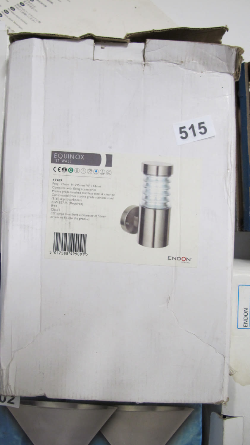 Lot 515: Wall light