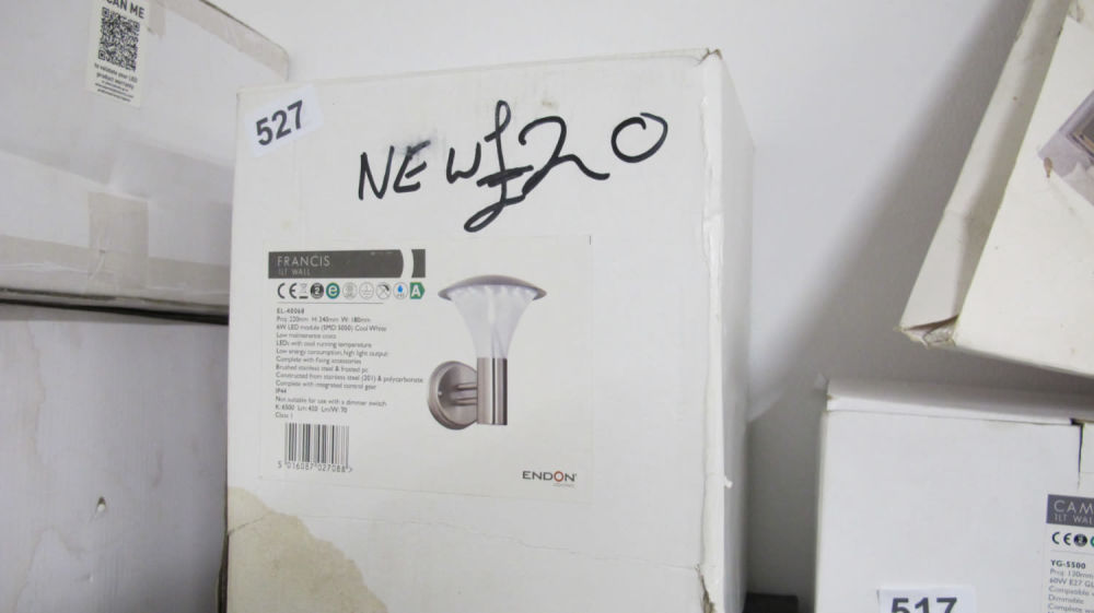 Lot 527: Wall light