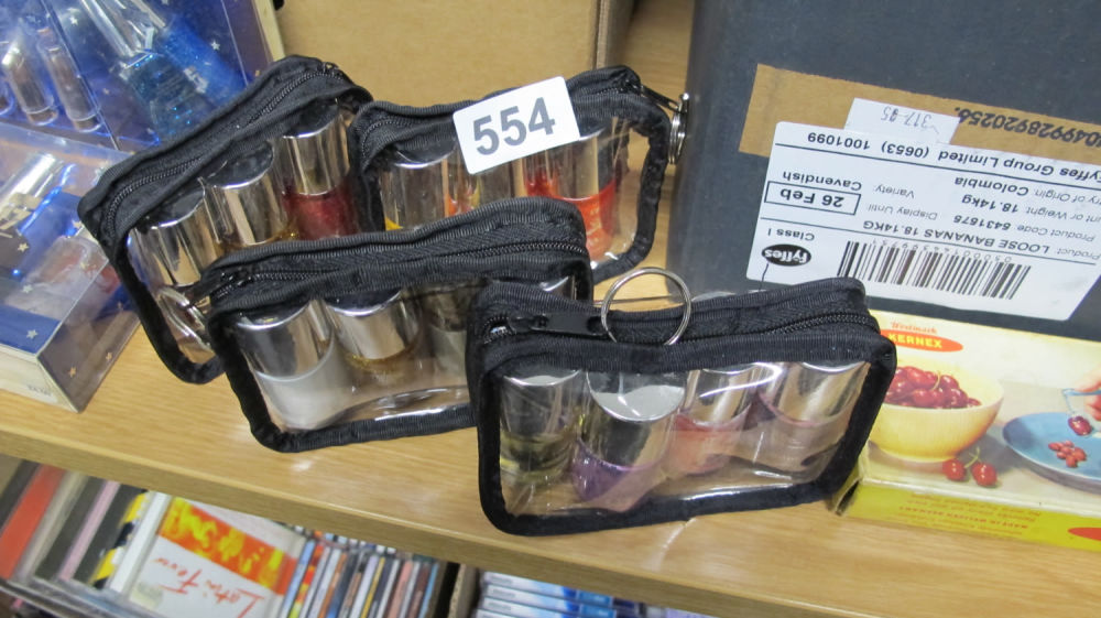 Lot 554: Gift sets