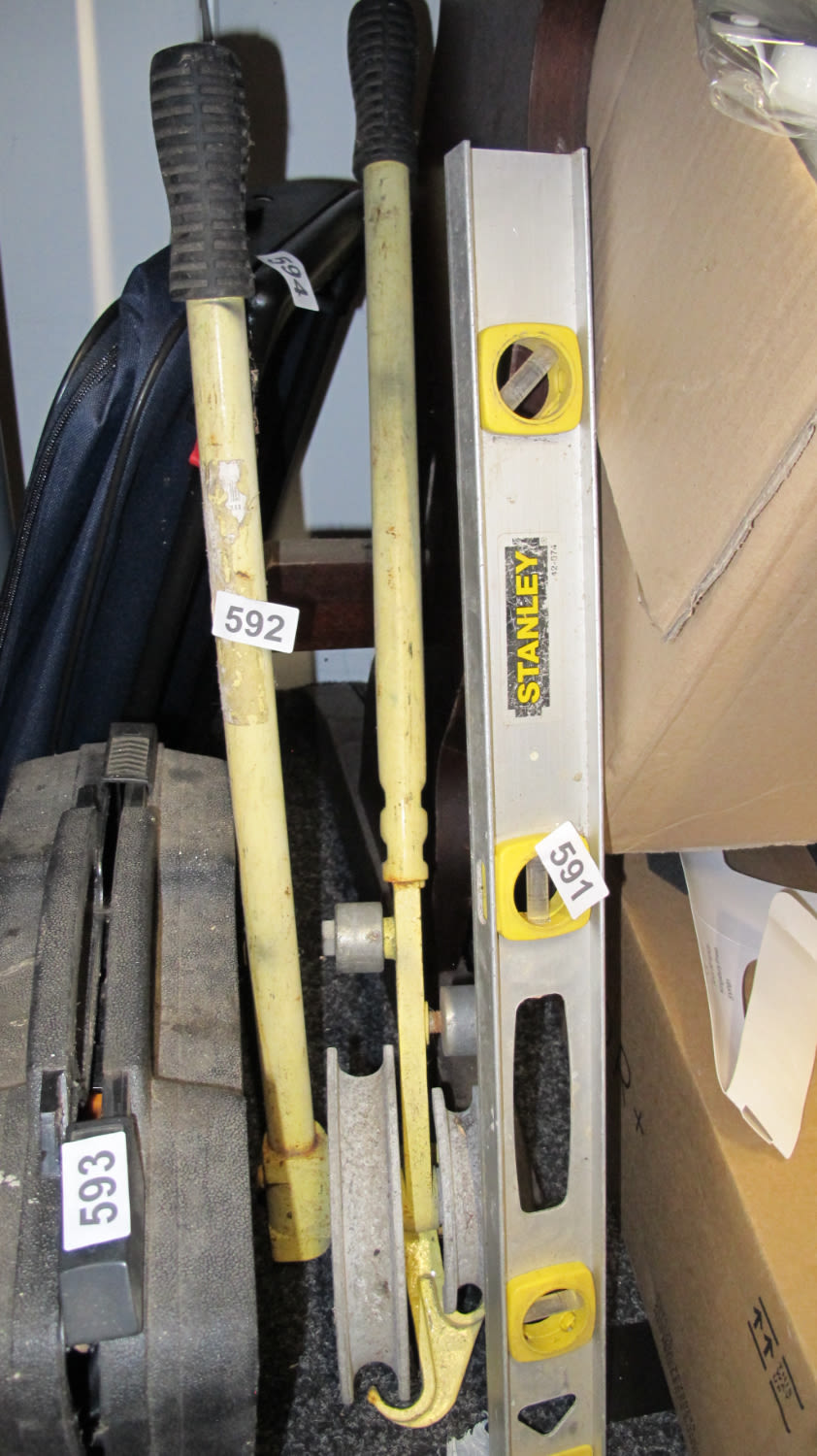 Lot 592: pipe bending tool