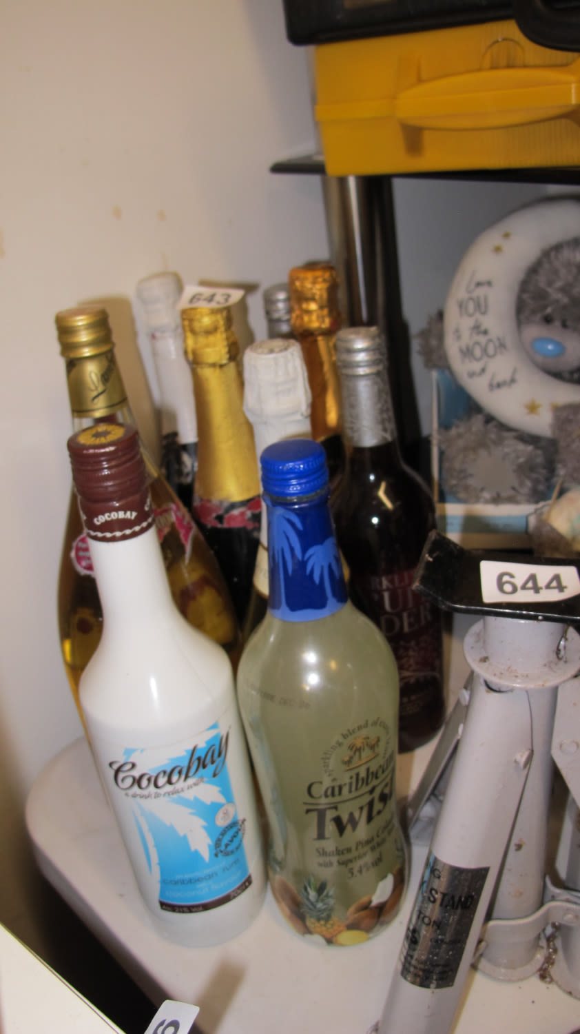 Lot 643: Various bottles of alcohol