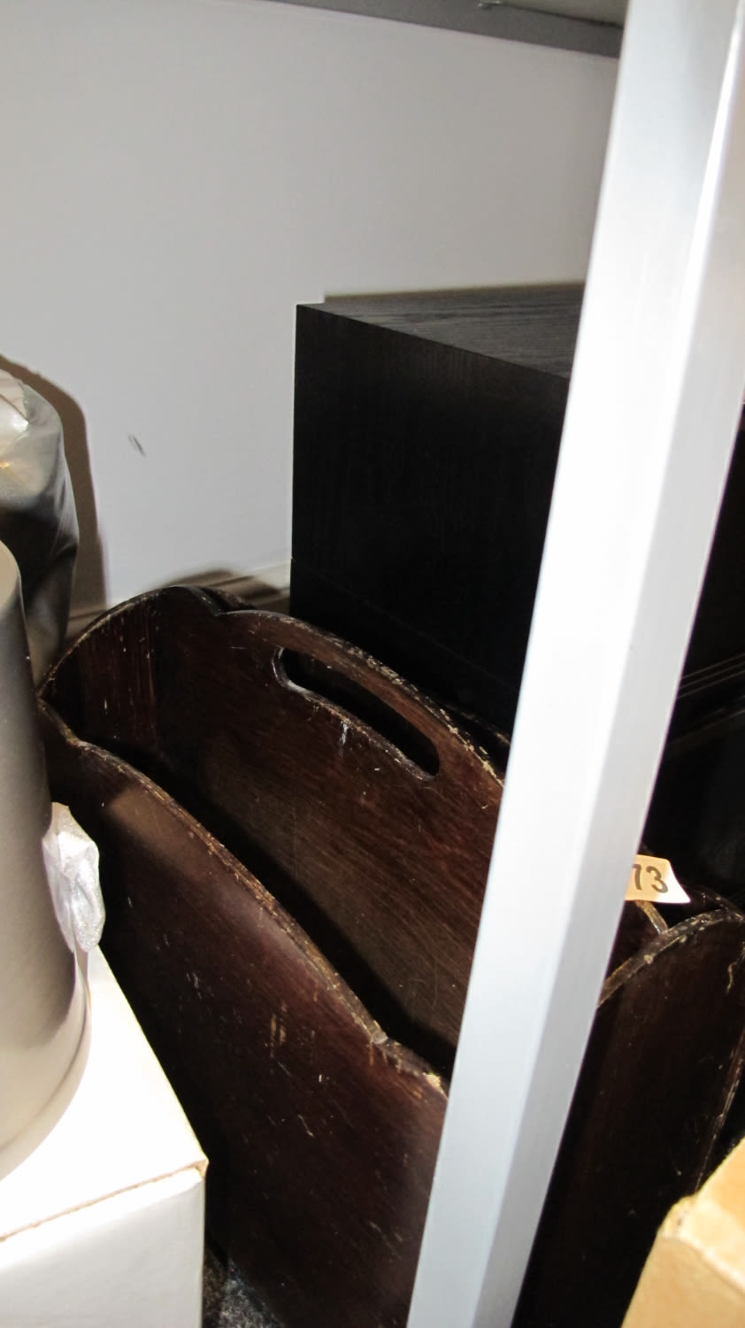 Lot 673: Magazine rack