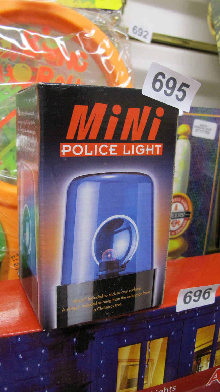 Lot 695: Mini police light