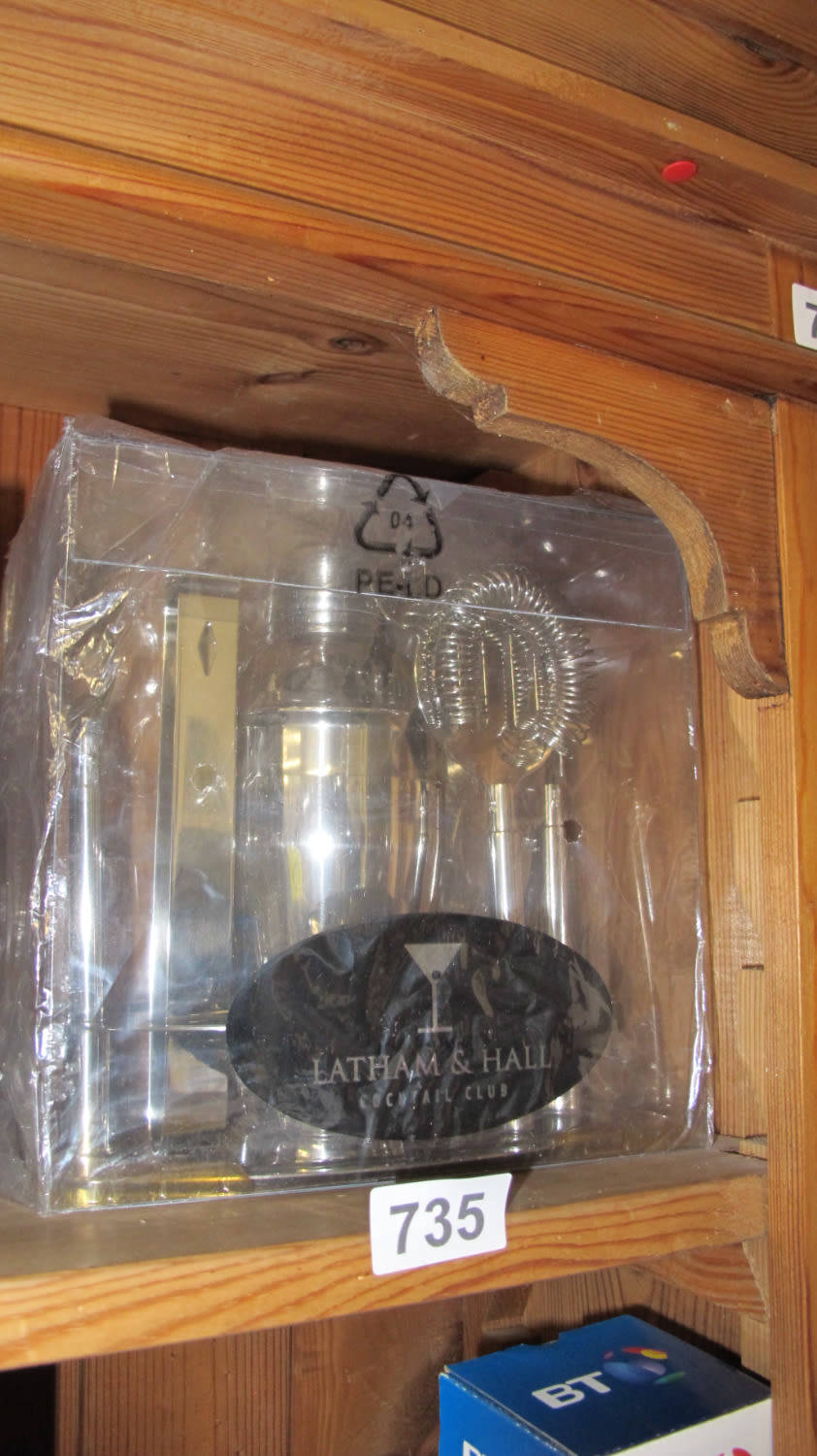 Lot 735: Cocktail club gift set