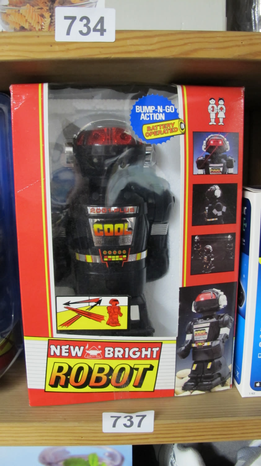 Lot 737: vintage Battery operated robot