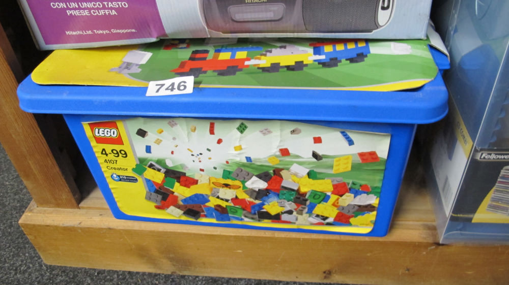 Lot 746: Tub of Lego