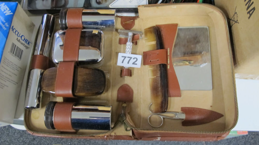 Lot 772: Gentlemans set