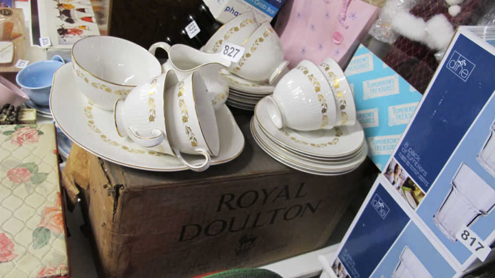 Lot 827: Royal Doulton tea set