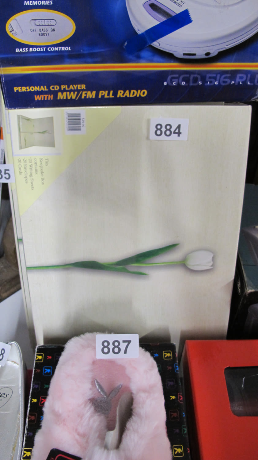 Lot 884: Writing set