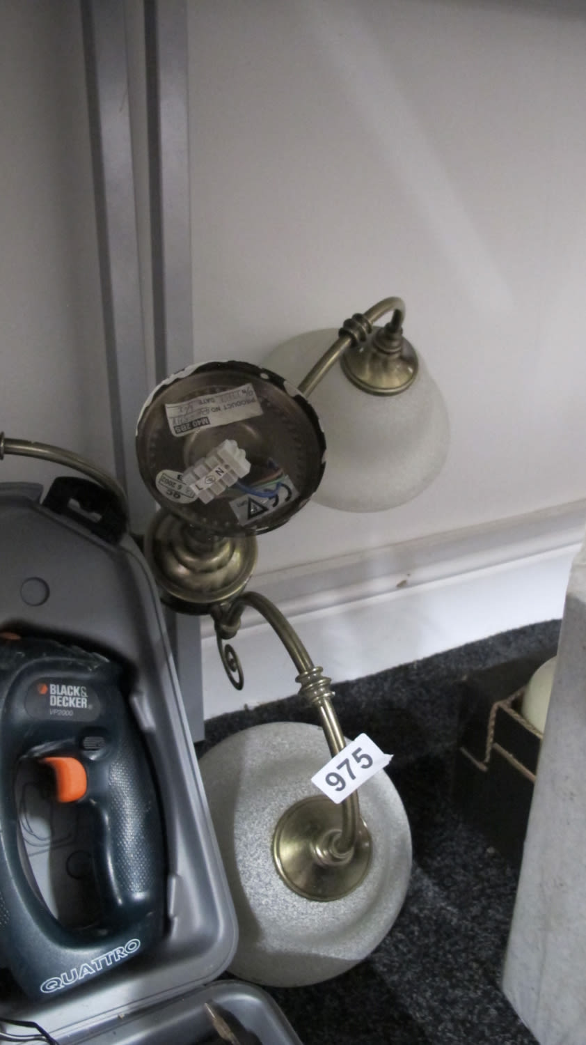 Lot 975: Light fitting