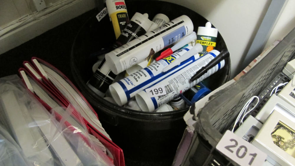 Lot 199: Tub of new sealant etc