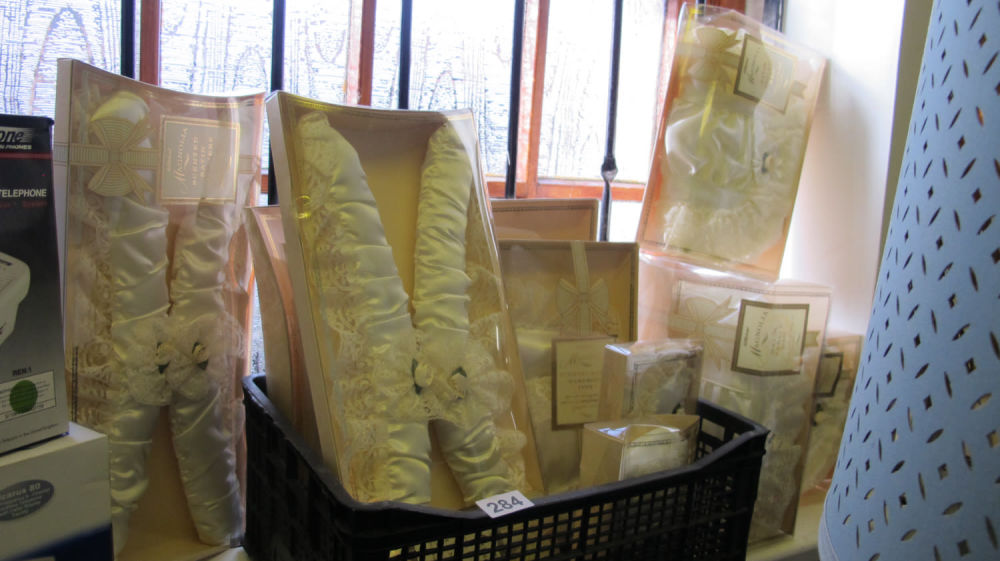 Lot 284: Vintage wedding gift items