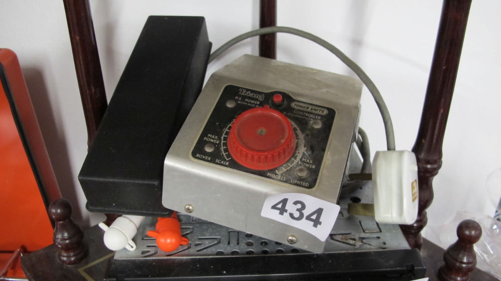 Lot 434: model power supply