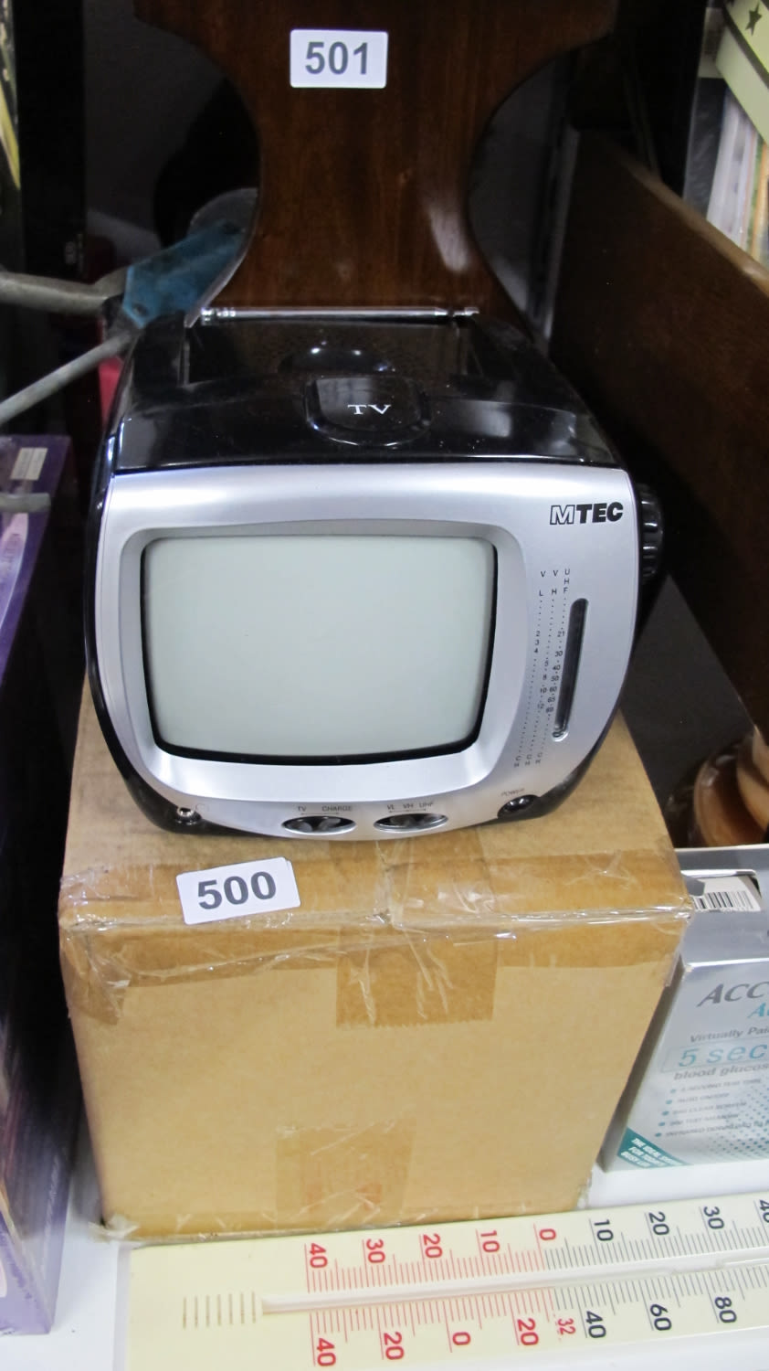 Lot 500: M Tech portable tv