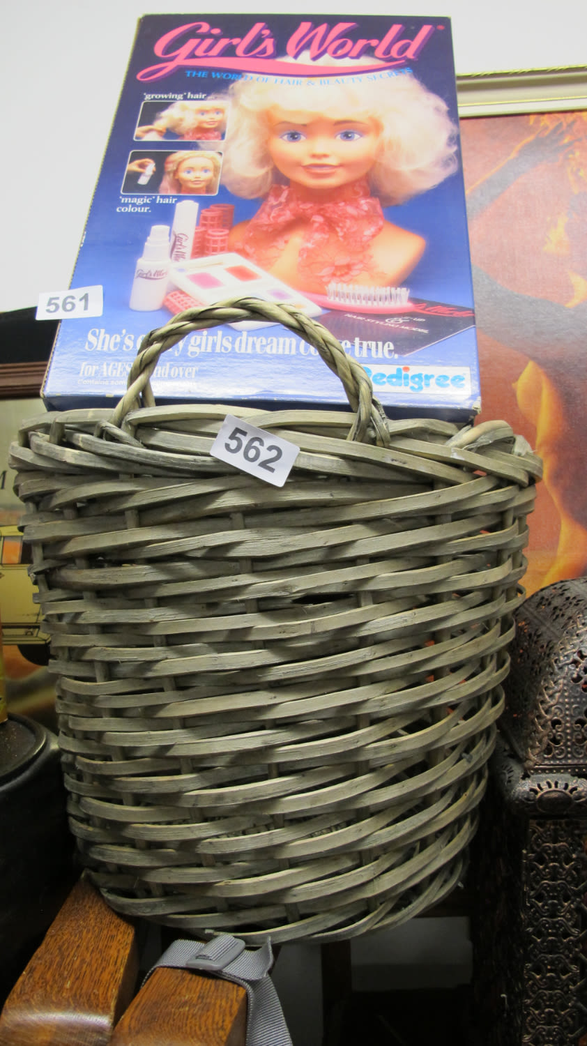 Lot 562: Wicker basket