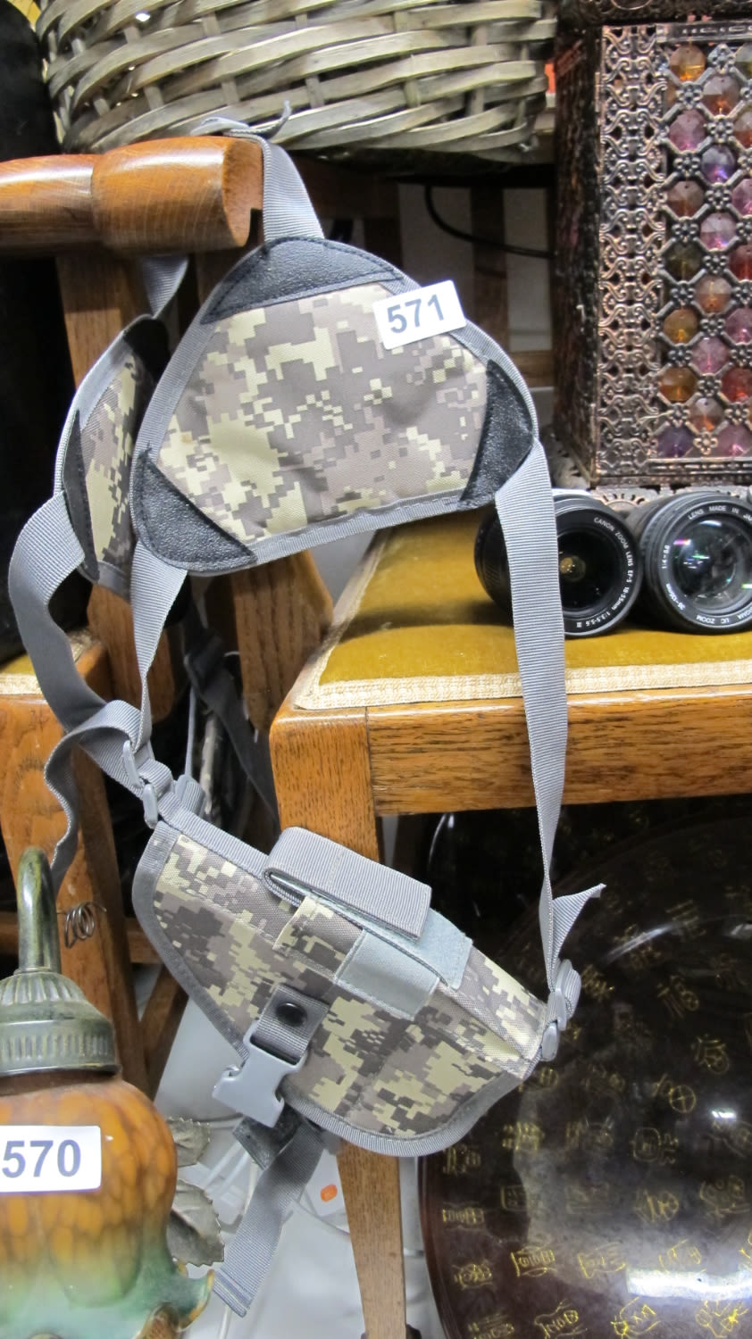 Lot 571: ***