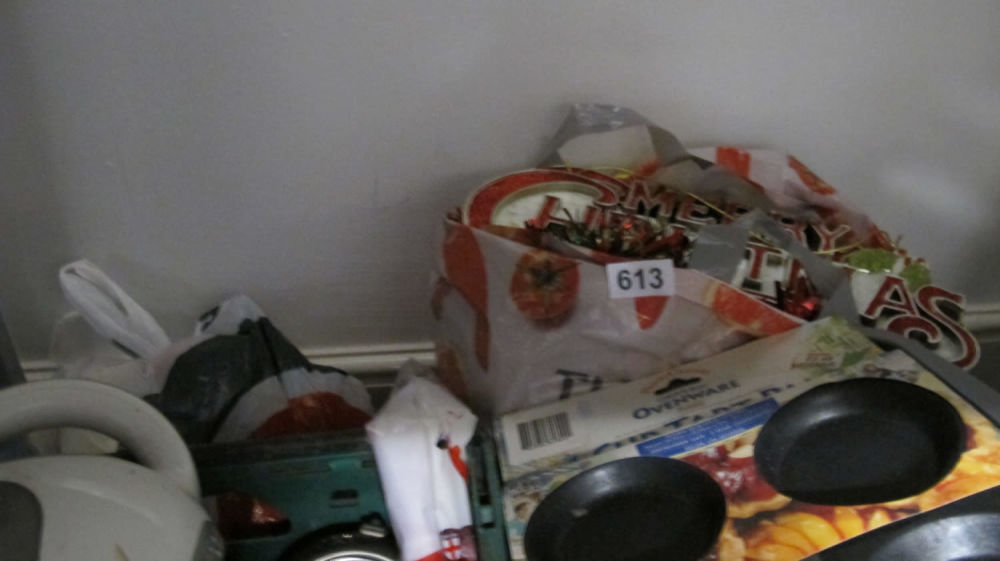 Lot 613: Bag of Xmas stuff