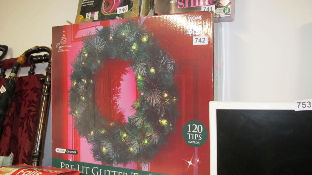 Lot 742: Pre-lit xmas wreath