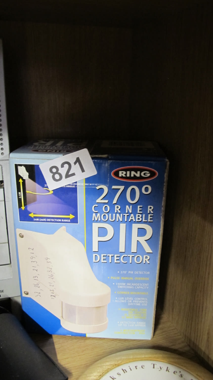 Lot 821: 207degree PIR detector