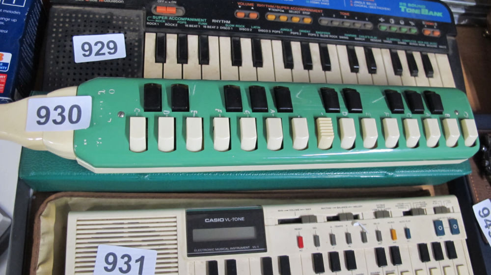 Lot 930: A soprano melodica