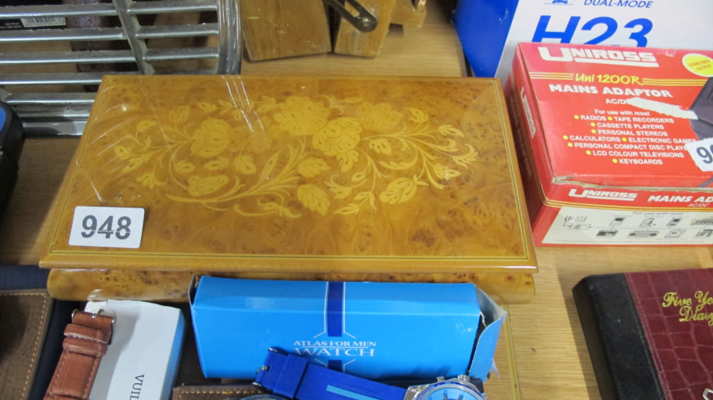 Lot 948: Jewellery box