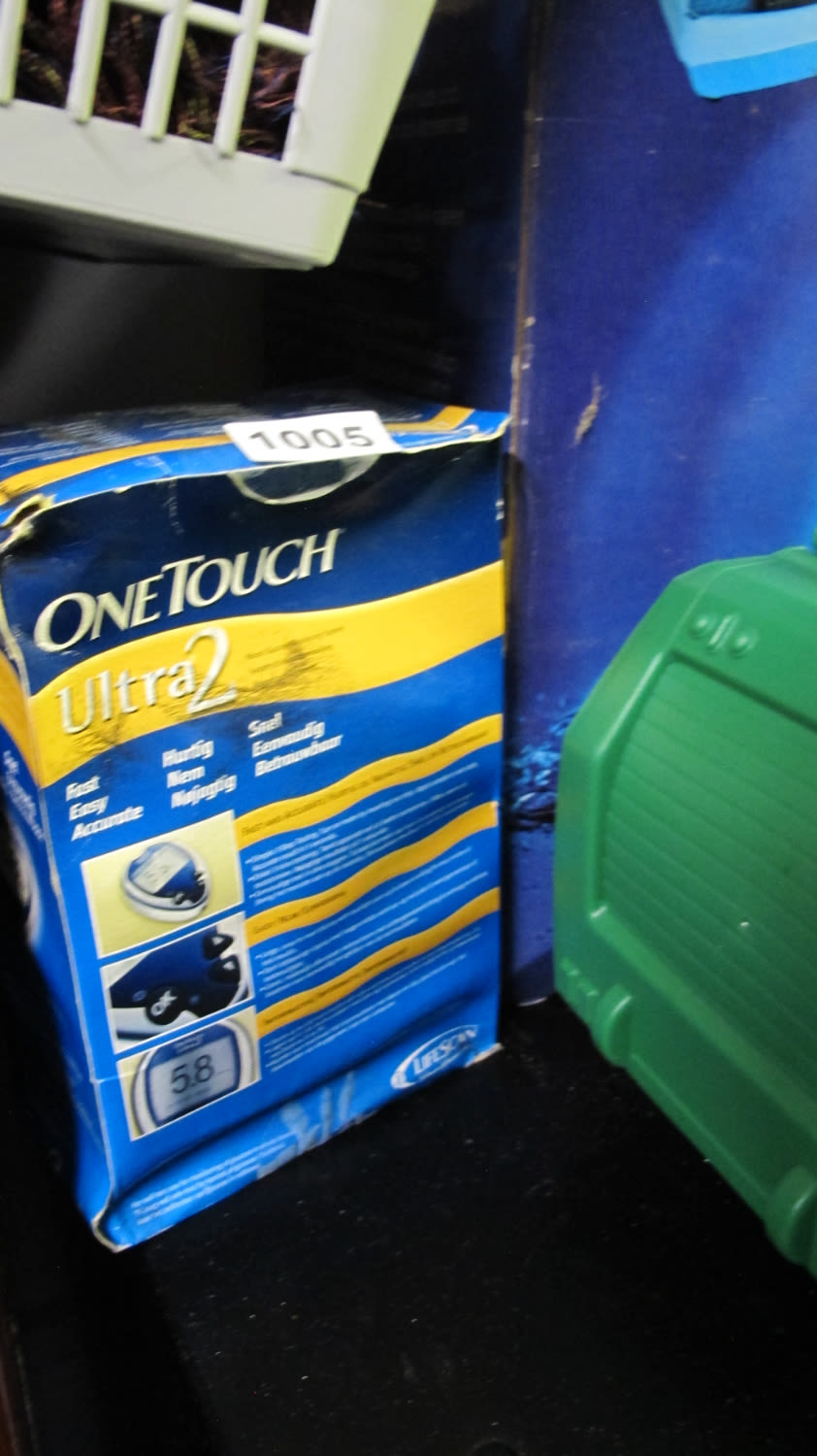 Lot 1005: one touch Ultra 2 blood glucose testing machine