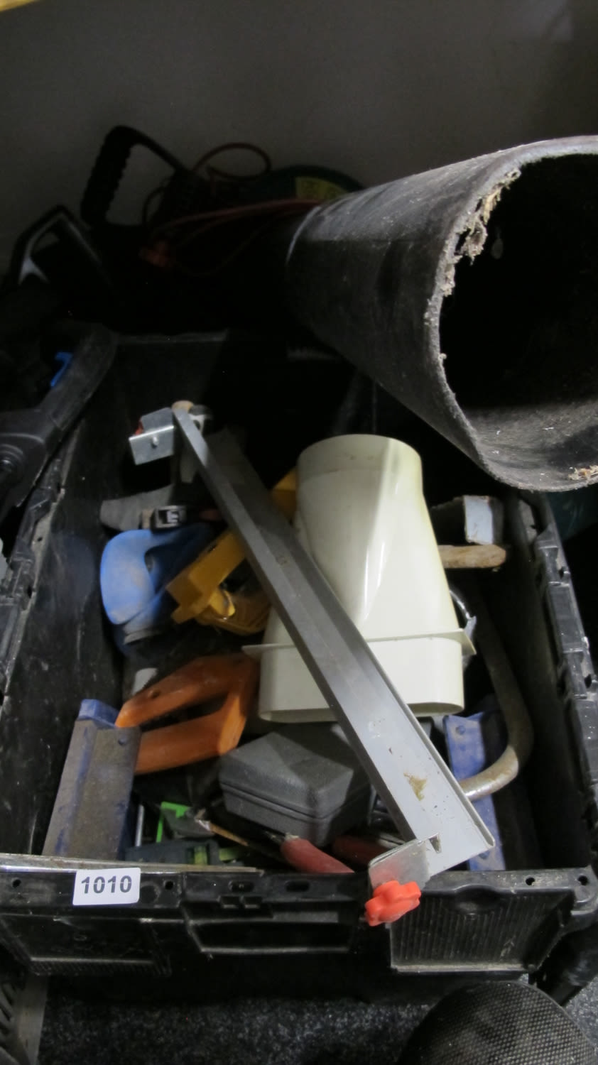 Lot 1010: launch container of miscellaneous tools