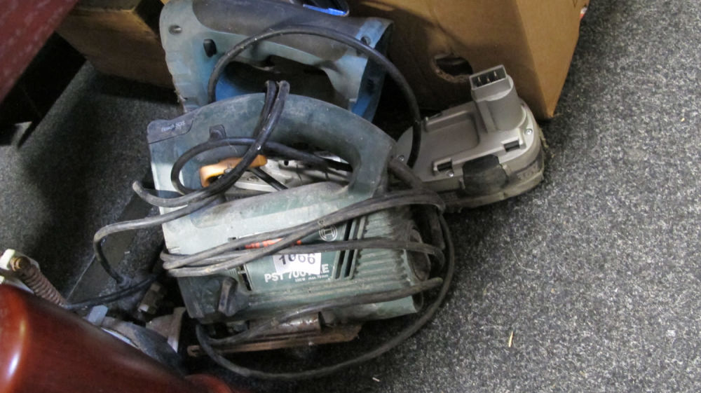 Lot 1066: two jigsaws one battery operated no charger