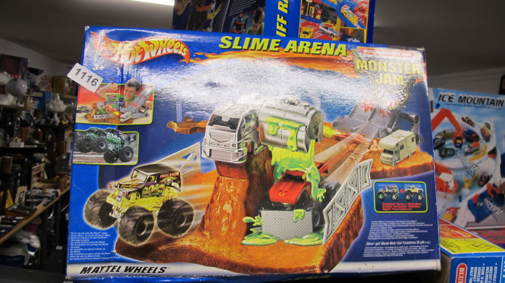 Lot 1116: brand new hot wheels slime arena game