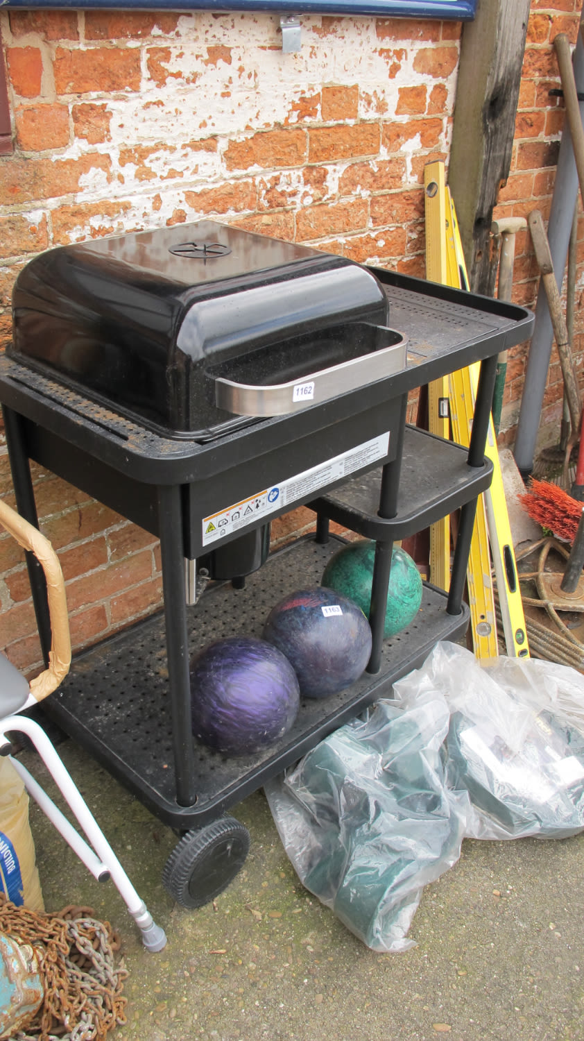 Lot 1162: Large BBQ ready for summer