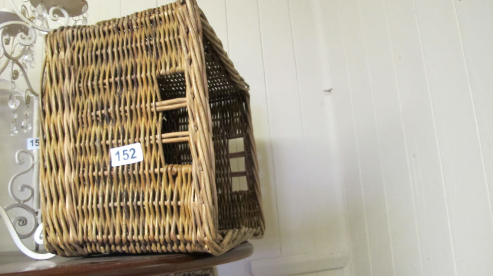 Lot 152: Wicker basket