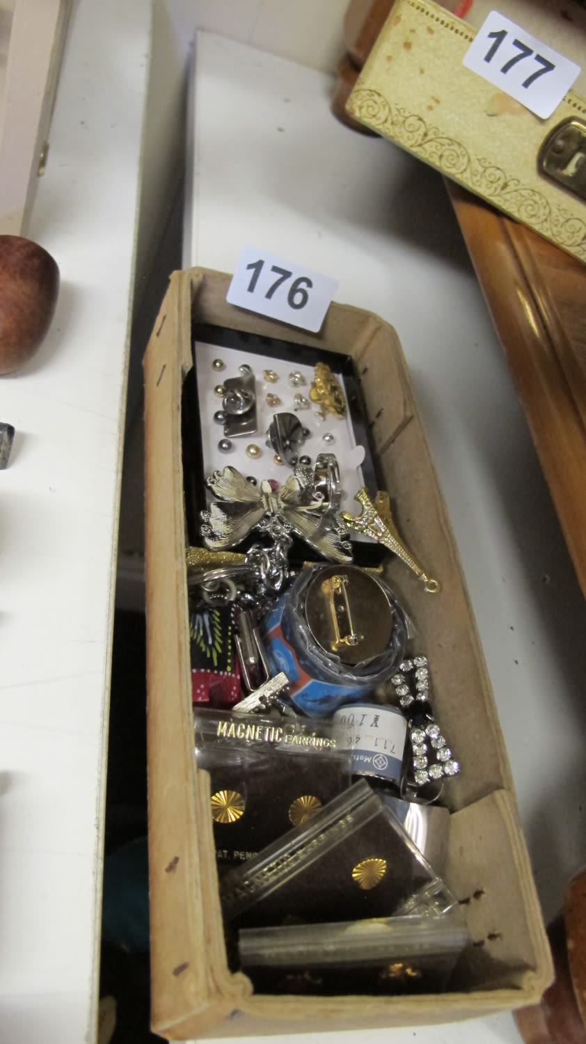 Lot 176: Box of costume jewellery etc